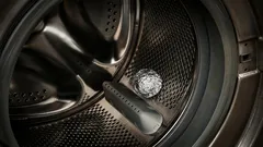 Papel de aluminio contra la estática: ¿mito o truco real que funciona para muchas amas de casa?