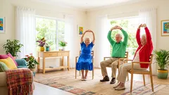 Gimnasia en silla: una forma sencilla de no quedarse rígido después de los 50