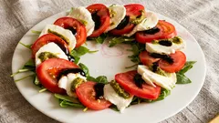 Tres ingredientes y la cena está lista: por qué esta ensalada triunfa en Italia